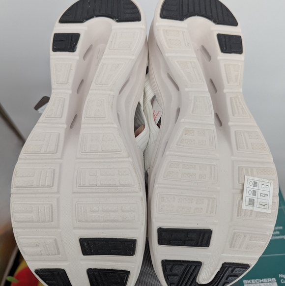 NEW Skechers womens On-the-go Glide Step 2.0 Sandal white black - Camden Size 8 - Picture 3 of 13